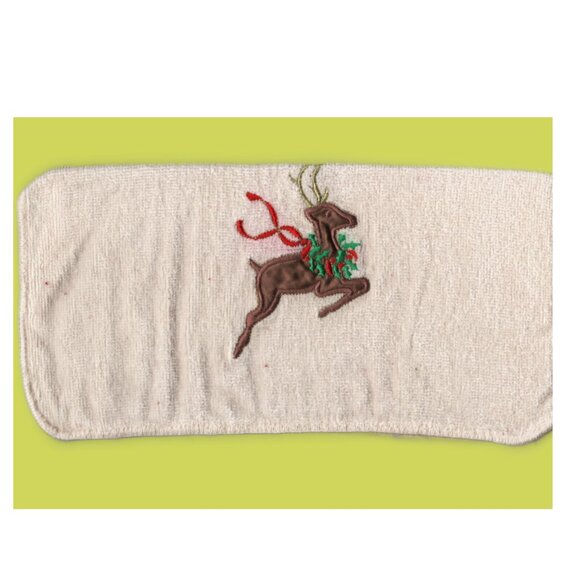 Bathroom Towel Set Holiday Decor Adorned Reindeer Bath Accessories Christmas - Picture 1 of 3